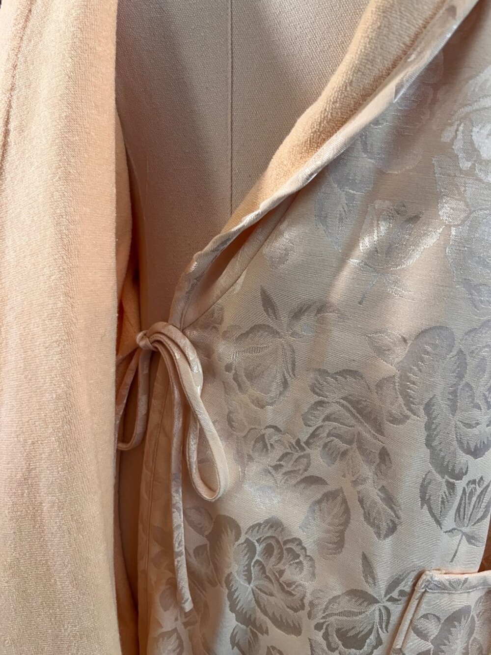 VINTAGE VICTORIA'S SECRET GOLD LABEL SATIN JACQUARD TERRY LINED ROBE NWOT XS/S - Picture 14 of 15